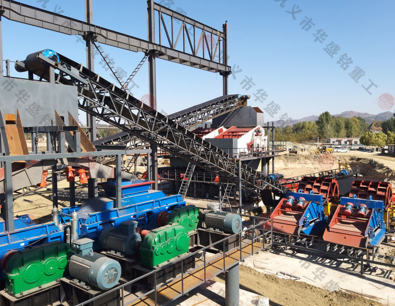 甘肅對輥破碎機(jī)時產(chǎn)300噸制砂現(xiàn)場