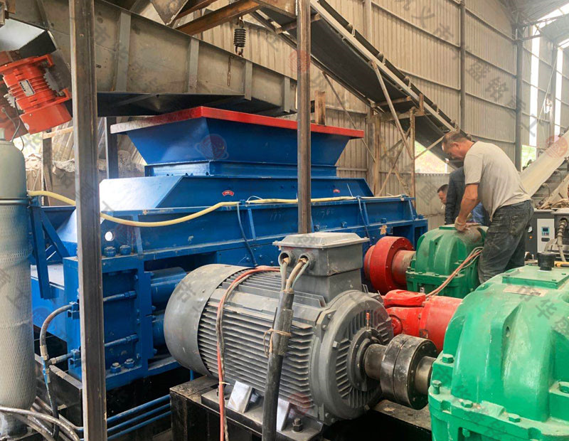 天津?qū)伷扑闄C(jī)時產(chǎn)200噸生產(chǎn)線現(xiàn)場