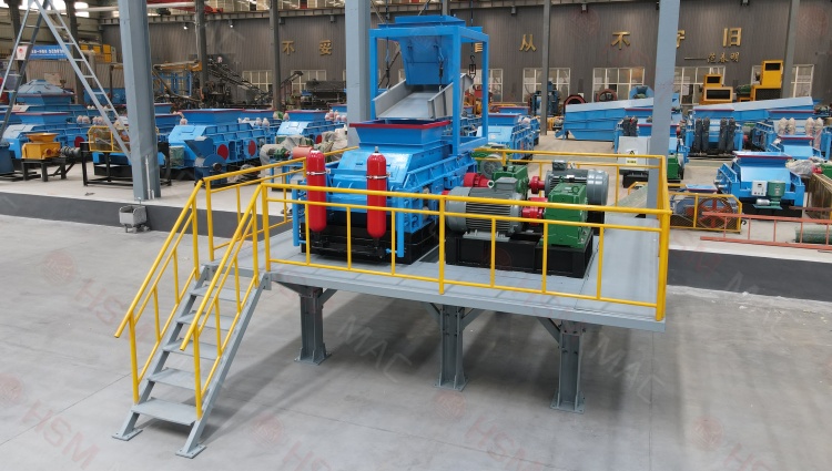 設(shè)備老舊效率低？老沙場升級改造 認(rèn)準(zhǔn)華盛銘全液壓對輥制砂機(jī)